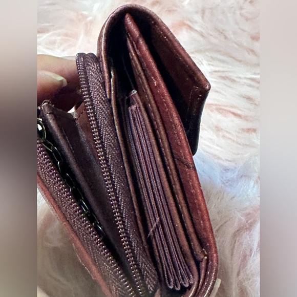 Buxton women's Top Grain Cowhide
Exterior Burgundy Wallet - Picture 11 of 11